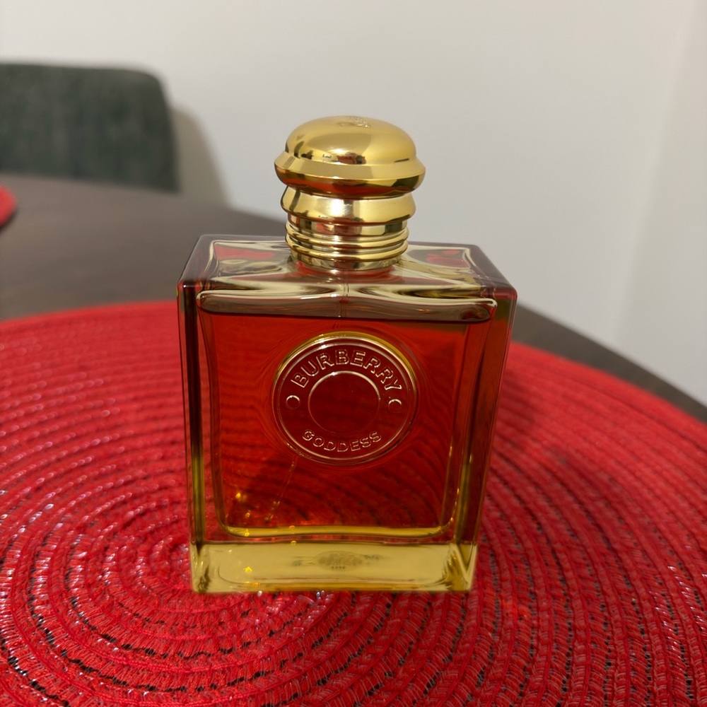 Burberry Goddess Intense Perfume
